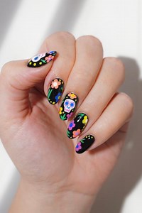 These sugar skull nails are giving us major Día de los Muertos vibes! 💀🌸 Bold colors, intricate designs, and a touch of tradition—who’s ready to rock this vibrant look? @jauntyjuli #SugarSkullNails #DiaDeLosMuertos #NailArtInspo | Sally Beauty