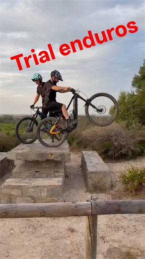 Punto mágico pinar ⛰️🌲Trialeando con la ebike y @Josemtb5 con Yt Capra #trial #ebike #train