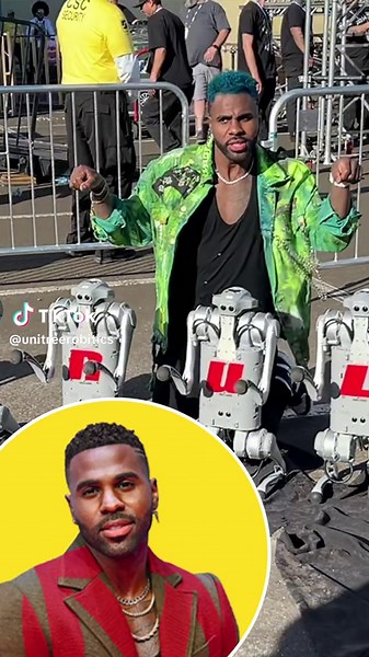 In the pre-Super Bowl performance, Unitree quadruped robot Go1 accompanied by American stars made a stunning appearance on the stage. Together with many dancers, it ignited the audience!