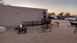 𝙇𝙚𝙖𝙧𝙣 𝙆𝙖𝙮𝙡𝙚𝙚 𝘽𝙞𝙡𝙡𝙞𝙣𝙜𝙨𝙡𝙚𝙮'𝙨 𝙥𝙧𝙖𝙘𝙩𝙞𝙘𝙚 𝙨𝙚𝙘𝙧𝙚𝙩𝙨 that include a dollar-store bouncy ball and core-building dummy roping. Check out the article here ➡️ https://bit.ly/3MSKXqU | The Breakaway Roping Journal