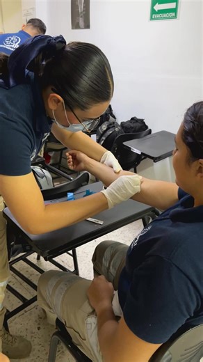 Gran entusiasmo y compañerismo se vive en las aulas de IPEM 💉🧪🚨 Estudiantes que se forman para un futuro prometedor 🙌 ¡Orgullosos de su esfuerzo! #FormamosProfesionales | IPEM