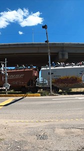 8.6K views · 95 reactions | Trenes Ferromex con migrantes Centro y Sudamericanos viajando arriba de los carros de carga, Linea A. Estado de Guanajuato. Mexico #trains #bajio #trenes #GrupoMexico #tmb #mexico #Ferrosur #bnsf #Ferromex #reels #GMXT #Celaya #CPKC #KCS #KCSM #reelsfypシ #reelsvideoシ | TMB Trenes de México en el Bajío | Facebook