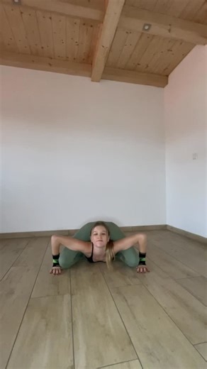 mariathecontortionist on Instagram: "💚 #contortionist #contortion #flexibility #gymnastics #bendy #sportgirl #art #sport #sportmotivation #training #practice #yoga #bend #flexible #contortionlover #contortionpose #contortion_post #contortiontraining #contortionpractice"