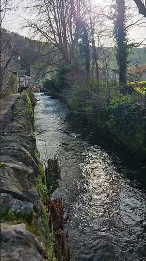 Exploring Castleton in the Peak District 🏰✨ Stunning Village Walk #Shorts #peakdistrict #Castleton