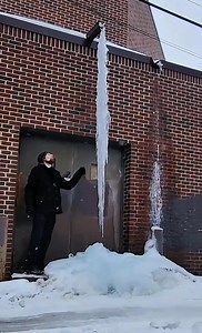 59K views · 1.3K reactions | Breaking Ice and Snow is fun 朗 #satisfying #snowday #snowman #snowfall #snow #usatravel | Interesting Facts | Facebook