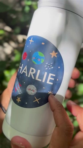 Made from non-toxic, double walled stainless steel, these water bottles for kids come with an easy to use pull-up lid that connects to a detachable straw, making it simple for the little ones to use, and for the parents to clean. https://go.tinyme.com/Bags_OS 1352-PBG-KVI-CPD-LRE Personalised kids products? ✅ Custom made and made to order? ✅ Made in Australia and the UK ✅ Over 1 million orders to happy customers since 2006? ✅ Hundreds of designs and colours to choose from? ✅ Must be Tinyme! Expl