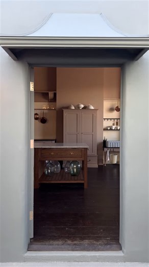 deVOL Kitchens on Instagram: "A very English kitchen of the grandest proportions greets you as you step inside our new West Hollywood showroom. Here's a little peek... Would you like to see more? #deVOLKitchens #kitchendesign #westhollywood #losangeles #traditionalinterior"