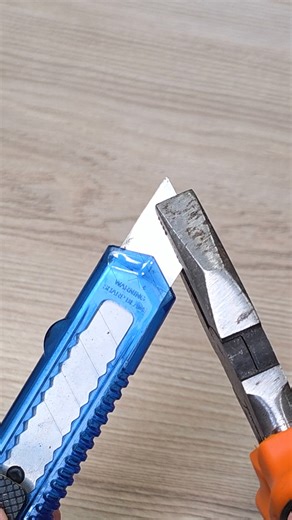 Quick TipZip on Instagram: "Still snapping box cutter blades this way? It’s dangerous Use the back slot to break blades safely and easily. A small trick that makes a big difference. #lifehacks #toolsafety #diytips #simpletrick"