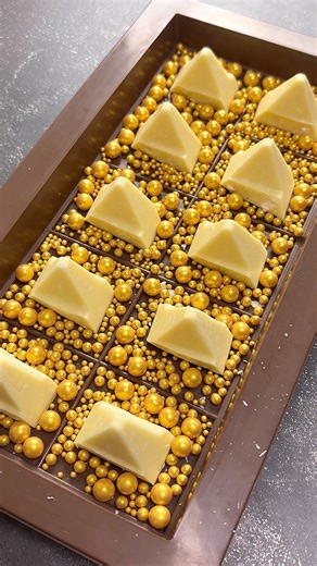 Daba zip on Instagram: "ASMR | How to Make More Special Dubai Chocolate bar ✅You can watch more videos on my Instagram profile #chocolate #dubaichocolate #asmr #dessert #cooking #homemade #mukbang #satisfying #food #sweet #gold #금 #초콜릿 #チョコレート"