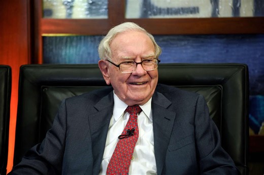 Warren Buffett reveals the 5 books that shaped his investment mindset and why reading 500 pages a day can change your life