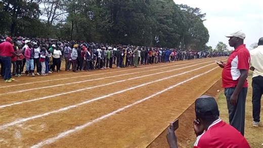 I APOLOGIZE FOR NOT COVERING FULL VIDEOS, NI HATARI MANAKE HAKUNA BARRIERS FANS MNAINGIA UWANJANI MAMBO INAKUWA TOUGH KIDOGO. WILL IMPROVE.