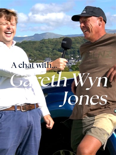 For the latest interview in our series, we headed out into the fields near Llanedwen Church on Anglesey with @1GarethWynJones 🚜🌾🌊 With views stretching across the sea to Caernarfon and the Carneddau mountain range, Gareth spoke to us about why farming and tourism go hand in hand, and why both are vital for local businesses, rural communities, and future generations across Gogledd Cymru 🏴󠁧󠁢󠁷󠁬󠁳󠁿 A hill farmer at heart and a passionate advocate for agriculture, Gareth uses his platform to