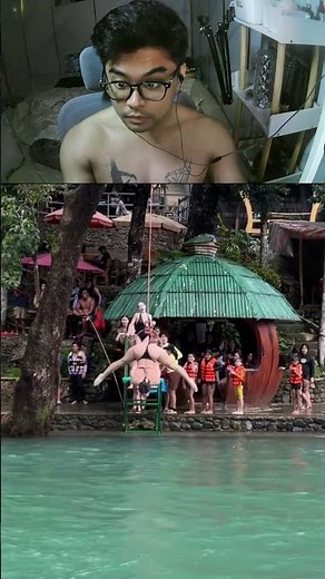 Cô gái trẻ mặc Bikini chơi Tarzan