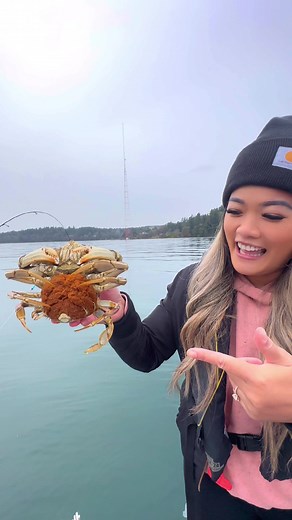 Hella Fishy took my family & I on the very last day of crabbing season in WA. And it was an UNFORGETTABLE excursion where we scored some beauties: Dungeness Crab, Red Rock Crab, Squid & Flounder. It started off cold! But once your adrenaline gets pumping, you reach the high of being on the water, and scoring some catch…Time flies! THIS was such a FUN experience and of course, SO TASTY!! Thanks Rai … you the reallllll MVP on these waters 🎣🦀🦑🐟 *IN WASHINGTON STATE, IT IS ILLEGAL TO KEEP FEMALE
