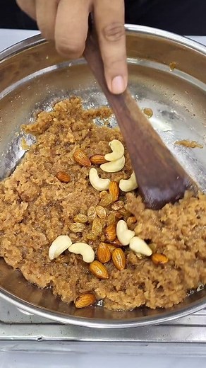 Itna Delicious Halwa Bread Se Ban Sakta Hai Wah 😍😋 . . . . . . . . . . . . . . . #reels #viral #viralreels #fbreels #reelsfb #reelsinstagram #food #foodie #cooking #recipe #asmr #fblifestyle #halwa #winter #winterspecial #breadhalwa | Veg Cooking Asmr