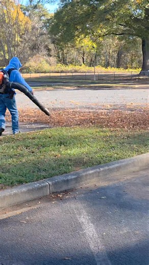 🍂💨 Keeping it clean, crisp, and professional! Our crew knocking out leaf cleanup at this commercial property — making sure every corner stays spotless and ready for business. 💪 👏 Big shout-out to the guys for staying on top of fall maintenance week after week! #CrewHighlight #LeafCleanup #CommercialMaintenance #LandscapingLife #FourSeasonsLandscape #NorthGeorgiaLandscaping #FallCleanup #PropertyMaintenance #LandscapeCrew #Teamwork #CleanAndGreen | Four Seasons Landscape Company Inc