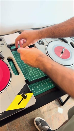 I created a piece to position the #reloop mixtour pro mixer at the same height as the reloopspin #dj