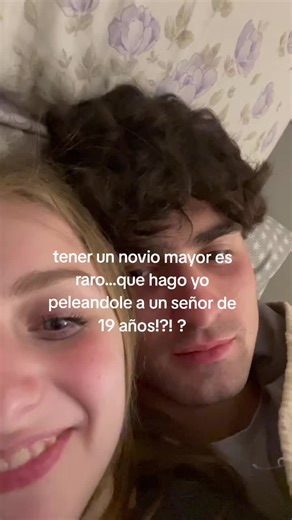Relaciones con Novios Mayores: ¿Es Raro Tener 19 Años?