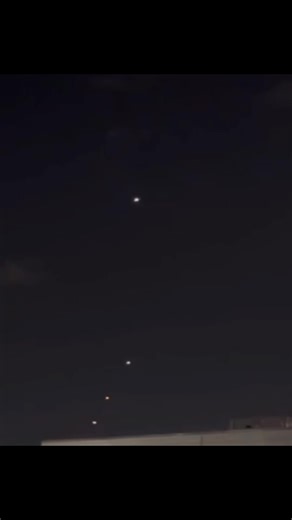 Happening now in Texas what’s going on? I’ve been seeing strange things in the sky as well. #ufo #drones we have more questions than answers #houston
