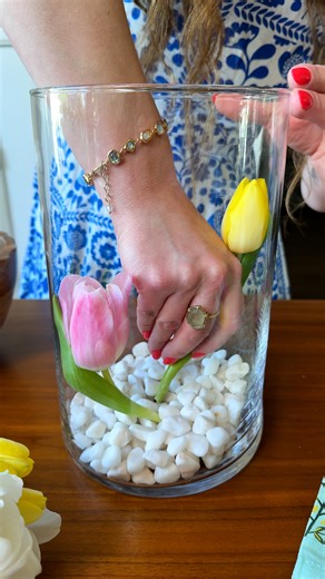 Unique spring Centerpiece! 🌷 Use small stones and different length tulips to create an easy, beautiful fresh floral arrangement! #tulips #springiscoming #floraldesign #centerpieces #diydecor | Jeff & Lauren