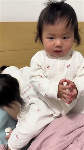 A day when two cute kids tortured their dad #cute #twindad