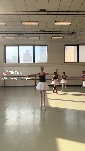 Exploring Ballerina Dance Aesthetics in One Week