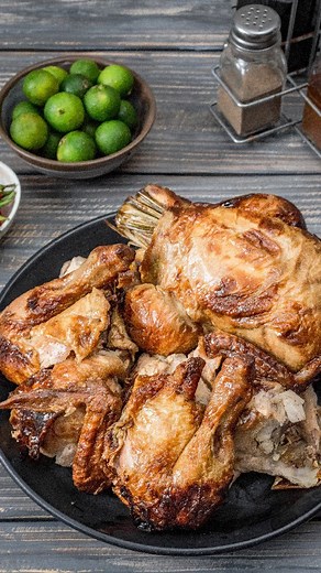 18K views · 128 reactions | Lechon Manok ang dinner! Anung gusto mong sawsawan? Make your spread extra juicy, meaty and absolutely yummy whether it's for lunch or dinner. As this Lechon Manok from @officialbotoyslitson is really the star of the table. So make sure to bring your huge chicken appetite! Follow us for more! :@whattoeatph www.whattoeatph.com ---------- #whattoeatph #foodreels #instareels #food #lechonmanok #roastedchicken | What To Eat PH | Facebook