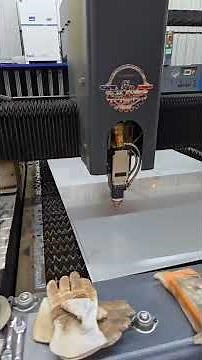 The find edge function in CypCut is a feature used in laser cutting to automatically detect and