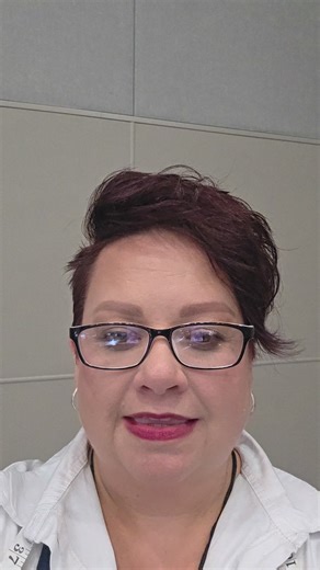 Did you know you can make bags on your longarm machine? We made Upcycled Denim Totes, complete with raw edge applique, a pocket and handles, on the wonderful Handi QuilterHandi Quilter Amara longarms today here at Road to California Quilters Conference & Showcase . My amazing students put their creativity to work and quilted up a storm. | Telene Jeffrey - Lady Jane Quilting