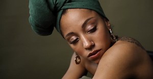 Video by Mikhail Nilov on Pexels