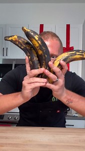 1.2M views · 206K reactions | Empanadas de plátano rellenas de queso (sweet plantain empanadas filled with cheese) Ingredients: 4 platanos maduros (plantains) 1 1/2 taza de harina de maíz (cornmeal) 1/2 taza del agua de los plátanos (warm water) 1 taza de queso mozzarella (mozzarella cheese) Aceite para freír las empanadas (oil for frying) #plantains #empanada #empanadas #foodhacks #foodreels | tastyideas | Facebook