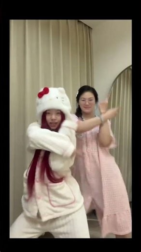 There s a kid pretending to be an adult#Costume change#Duet#Sister#tiktokdance#Transition