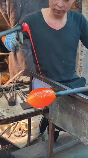 Art is born from fire 🔥 Melted glass transformed into a beautiful object - a breath, a creation. 🎨✨ #GlassArt #GlassBlowing #Handmade #ArtWork #CreativeProcess