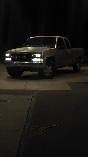 Missing this truck :( . . . The Build: Front Axle- Junkyard 2008 Ford F250 dayna 60 Rear Axle- Junkyard 1982 Chevy K20 14 bolt FF Front Locker- Spartan Lockers Rear Locker- @summitracing Diff covers- @ruffstuffspecialties Gears- @spicerparts Hydro Assist Steering- @psc_performance_steering . . . . . . . . . . . . . . . Tags: #chevy #bubbles #bubblesthek1500 #crawler #ford #fyp #pleaselike #photography #willboycollection #obs #overlandobs @overlandobsofficial #official.obs.empire @official.obs.em