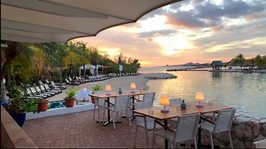 Ubicado en The Royal Sea Aquarium Resort, el restaurante Laman te ofrece deliciosos mariscos, pastas italianas y platillos internacionales, mientras contemplas las increíbles vistas del Caribe. 🍝🔝 http://bit.ly/2SmMYOv ~ Located at The Royal Sea Aquarium Resort, Laman restaurant offers you delicious seafood, Italian pasta, and international favorites, while contemplating incredible Caribbean views. 🍝🔝 http://bit.ly/2S4HUxW . . . #TheRoyalSeaAquarium #RoyalReservations #MyRoyalExperience #Car