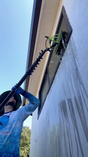 Water Fed Window Cleaning – Pencil Jets vs. Double Rinse Bar