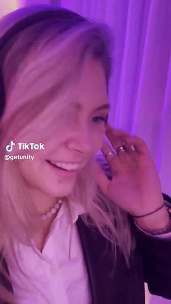 Get caught up in the atmosphere. #timdegraye #getunity #unity #lossless #wireless #limitless #unityheadphones #hedunity #audiophile #wirelessheadphones #streamingapp #hifi #fullfidelity #highendaudio #leyouth