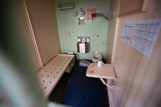 Oregon Supreme Court considers case of ‘illegally confined’ man after early release retracted