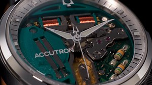 The iconic Accutron Spaceview is back! • Powered by a rebuilt 360 Hz tuning-fork calibre • The technology that defined the Space Age era returns Get ready to revolutionize time-telling! Learn more at revolutionwatch.com | Revolution