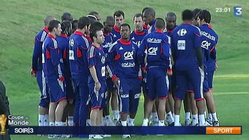 C’était en 2010 … l’Équipe de France de foot refuse de descendre du bus