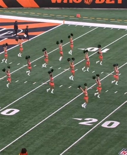 A moment for our pregame routine 🤩 #cincinnatibengals #whodey #nflcheer #nflcheerleaders #pregame