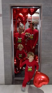 Hillary | Il est l’heure d’aller fêter Noël en famille ✨🤩🎅 | Instagram