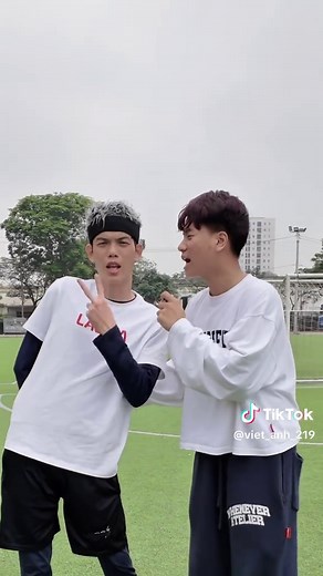 Công nhận là kiến thức bóng đá ai cũng giỏi hết trơn 😱 #vietanhcr7 #SMCN #LaLigaCreatorCup #LaLiga #SportsonTikTok