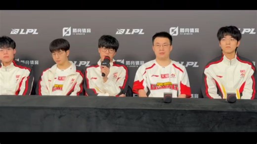 WBG2:1iG赛后群访elk:明天交手BLG没有狠话～打出精彩的比赛就好，交手viper如果是软辅可能比较激烈，如果是硬辅看打团和整体;小虎和赵礼杰谈新版本