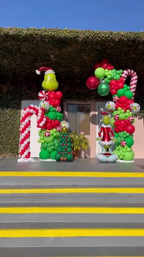 The Grinch balloons 🎄 #thegrinch #grinch #grinchballoons #balloondecor #balloondecoration #christmas #christmasballoons #balloons #bellaballoondesigns #losangeles #losangelesballoons #losangelesballoonartist #balloongarland #ballooncolumn #candycane
