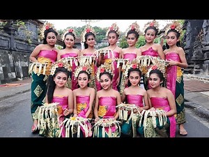 Tari Pendet. ilen Bali #140