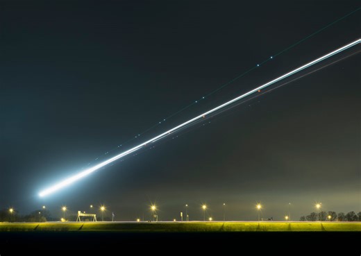 US military successfully tests laser beam to deliver power to a location 8.6 km away, creating wireless popcorn