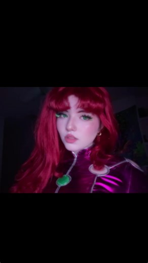 Stunning Starfire Cosplay from Teen Titans
