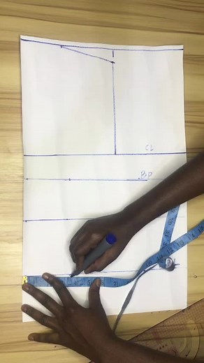 DIY Milkmaid Top with Queen Anne Neckline Tutorial