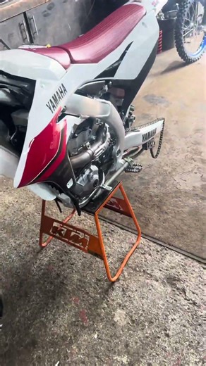 POLICE SPIKE STRIP STUNG MY TYRES